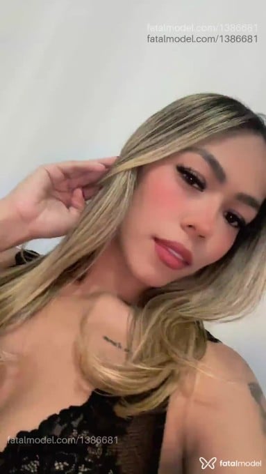 Acompanhante mulher loira (o) de olhos castanhos - Talía Lima