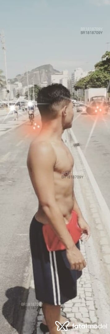 Acompanhante homem com cabelo castanho de olhos pretos em Rio de Janeiro - Kaique Anjos