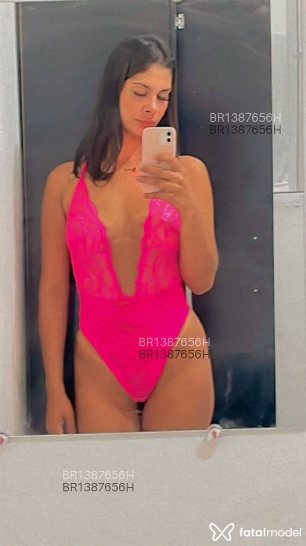 Acompanhante mulher com cabelo castanho de olhos castanhos - Vitória Acompanhante mulher com cabelo castanho de olhos castanhos - Vitória