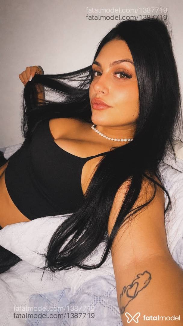 Acompanhante mulher com cabelo castanho de olhos castanhos em Vitória - Julia