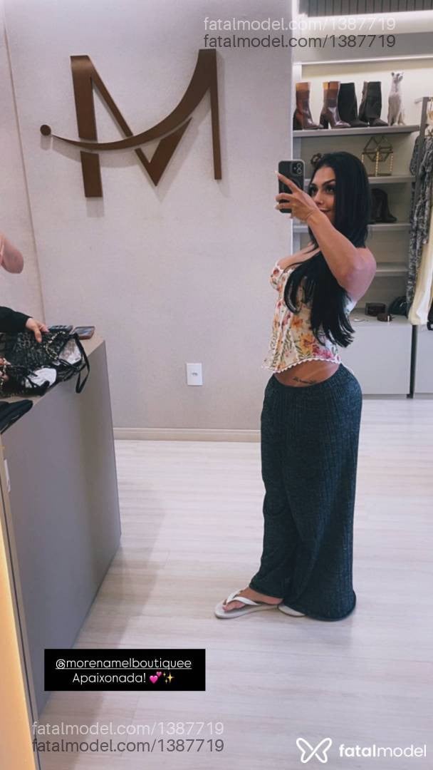 Acompanhante mulher com cabelo castanho de olhos castanhos em Vitória - Julia