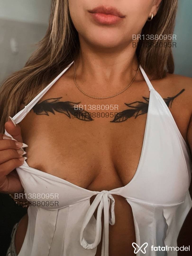 Acompanhante mulher loira (o) de olhos castanhos - Mirela Silveira Acompanhante mulher loira (o) de olhos castanhos - Mirela Silveira