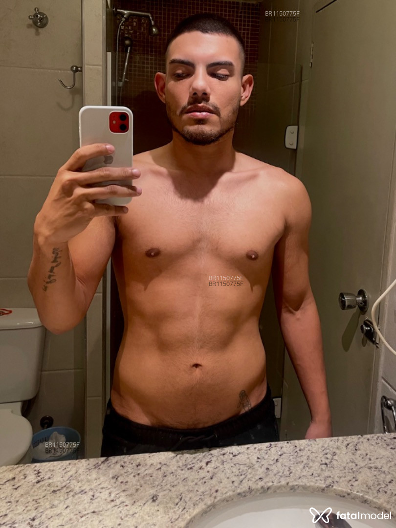 Acompanhante homem com cabelo castanho de olhos castanhos em Guarulhos Acompanhante homem com cabelo castanho de olhos castanhos em Guarulhos - Viktor Araujo