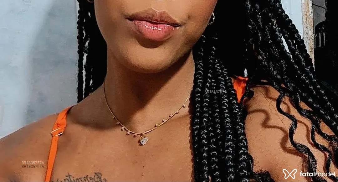 Acompanhante mulher morena (o) de olhos pretos em Virtual Acompanhante mulher morena (o) de olhos pretos em Virtual - Bella