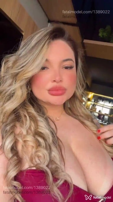 Acompanhante mulher loira (o) de olhos castanhos - Bianca Martinelli Acompanhante mulher loira (o) de olhos castanhos - Bianca Martinelli