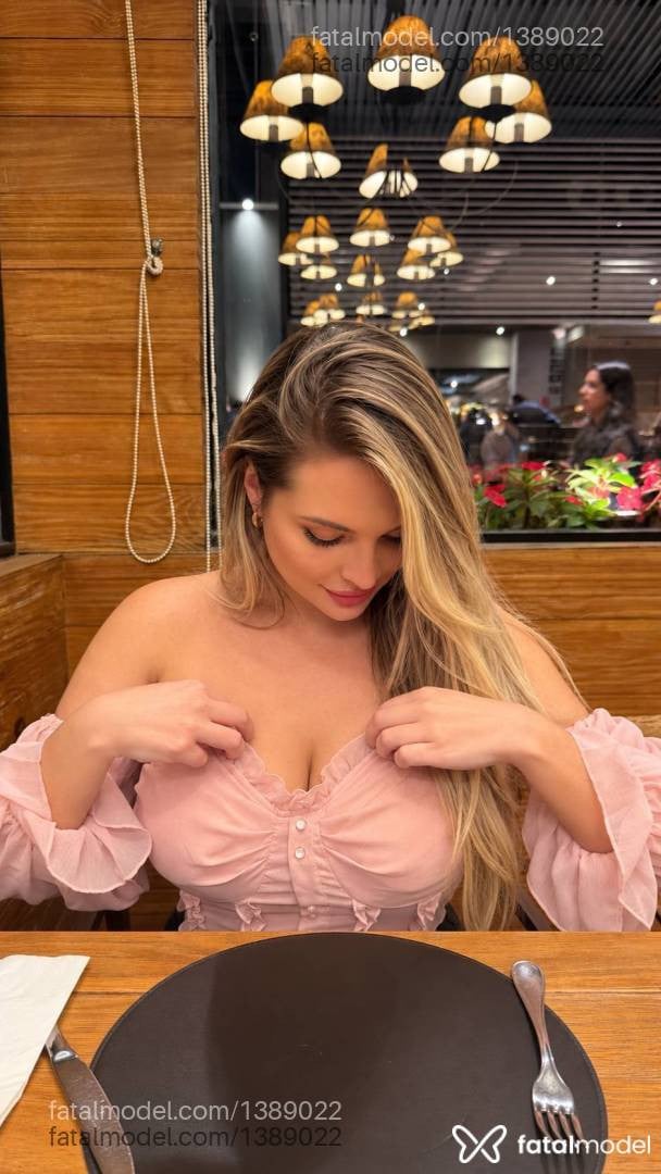 Acompanhante mulher loira (o) de olhos castanhos - Bianca Martinelli