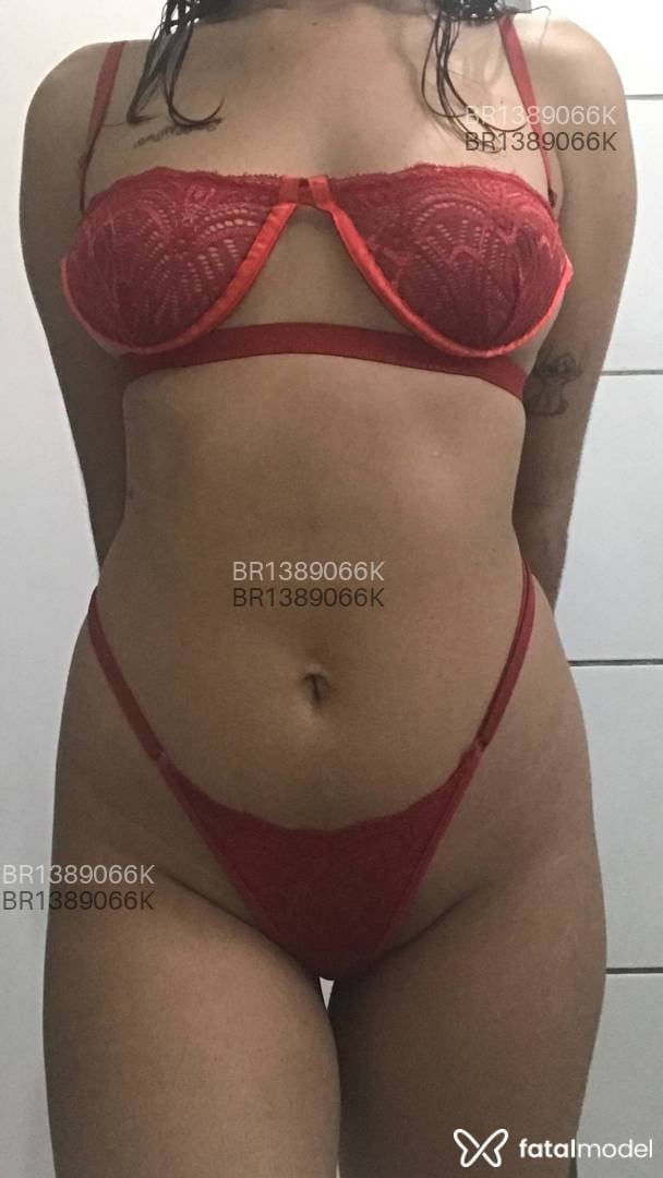 Acompanhante mulher morena (o) de olhos castanhos em Virtual Acompanhante mulher morena (o) de olhos castanhos em Virtual - Luíza Barbosa