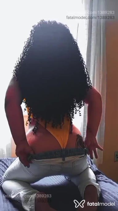 Acompanhante mulher morena (o) de olhos mel em Camaçari Acompanhante mulher morena (o) de olhos mel em Camaçari - Victoriah