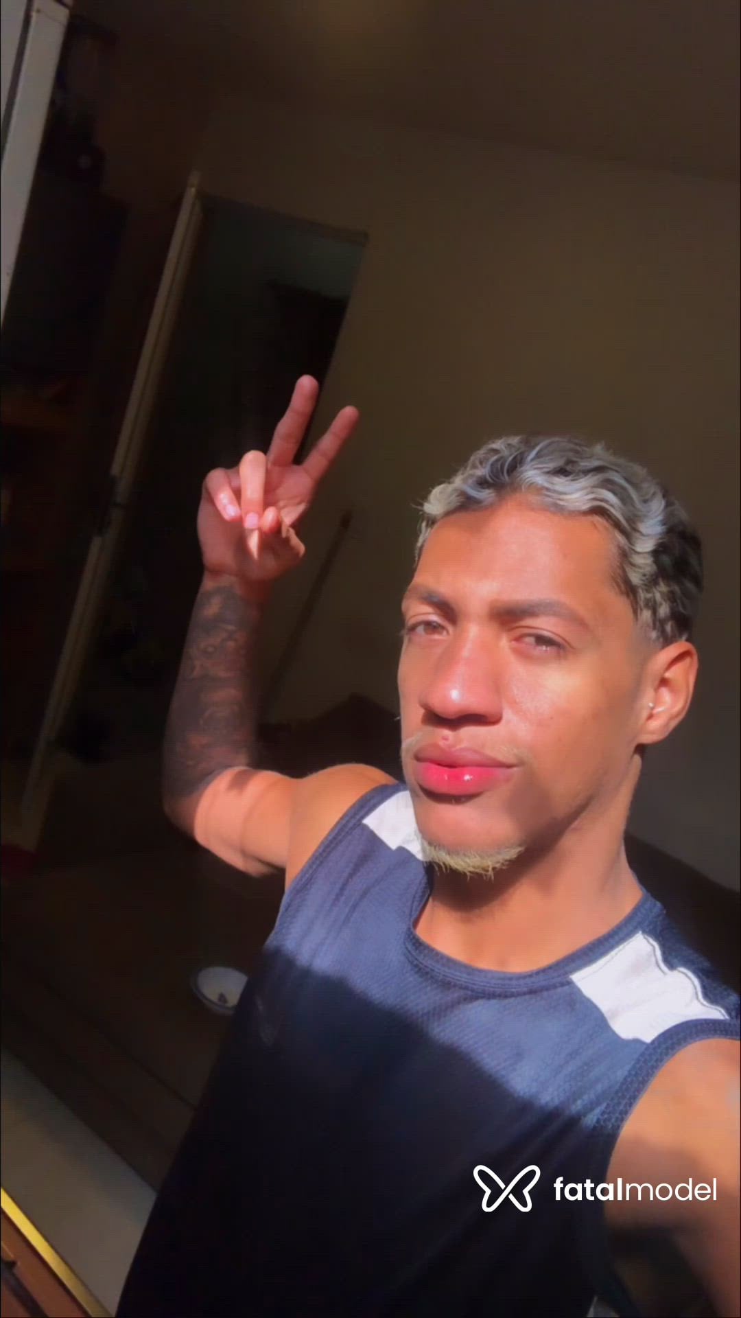 Acompanhante homem morena (o) de olhos castanhos - Gael Vincent