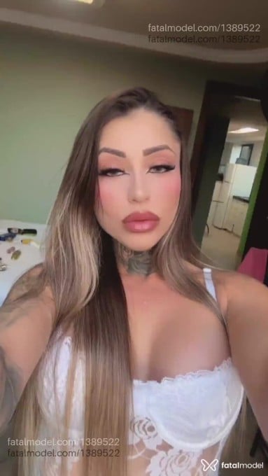 Acompanhante mulher loira (o) de olhos castanhos em Divinópolis - Tiffany Santos