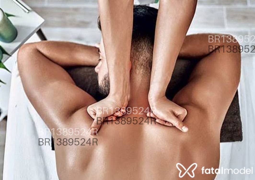 Acompanhante homem com cabelo castanho de olhos azuis - Biell Acompanhante homem com cabelo castanho de olhos azuis - Biell