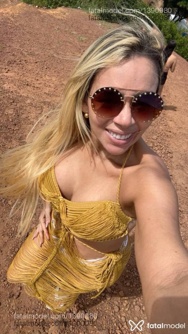 Acompanhante mulher loira (o) de olhos castanhos - Sabrina Mota