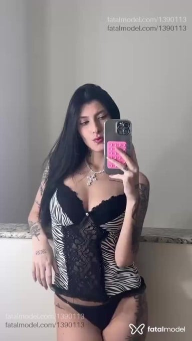 Acompanhante mulher morena (o) de olhos mel - Mellissa Duarte