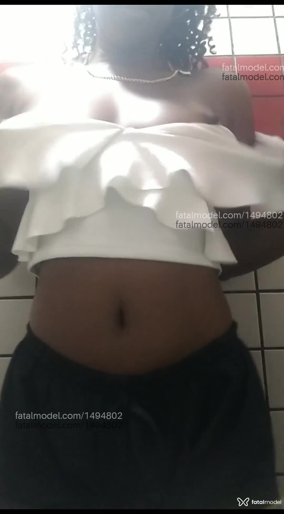 Acompanhante mulher com cabelo castanho de olhos castanhos em Virtual - Bellanegra