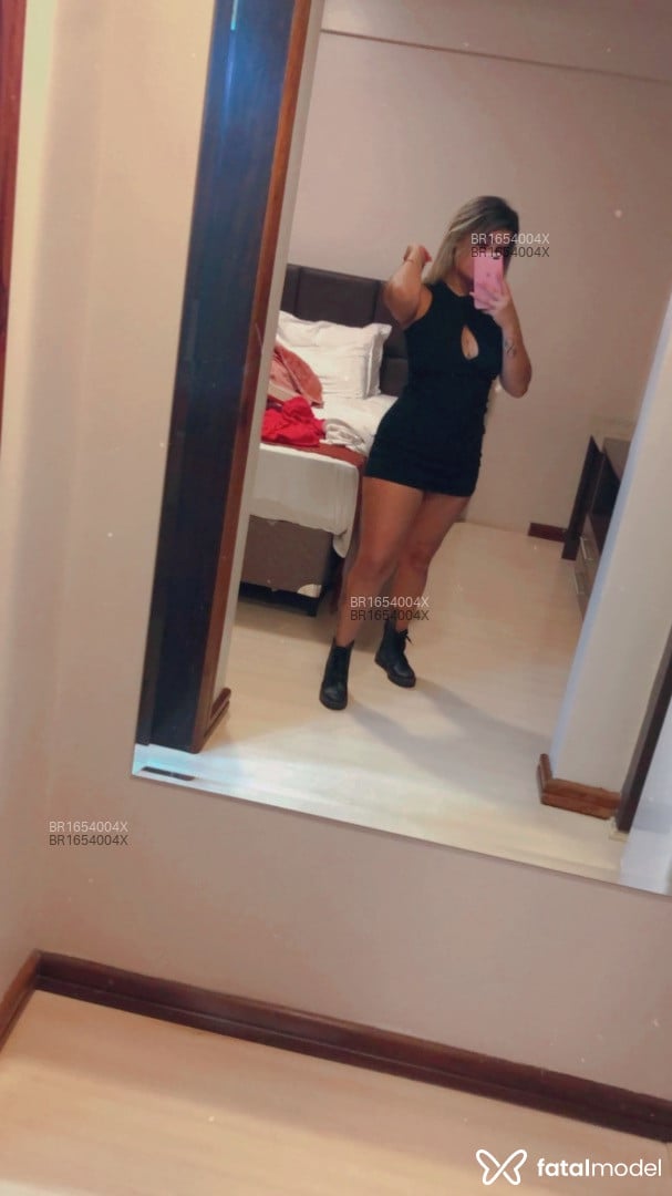 Acompanhante mulher loira (o) de olhos castanhos em Navegantes - Fernanda