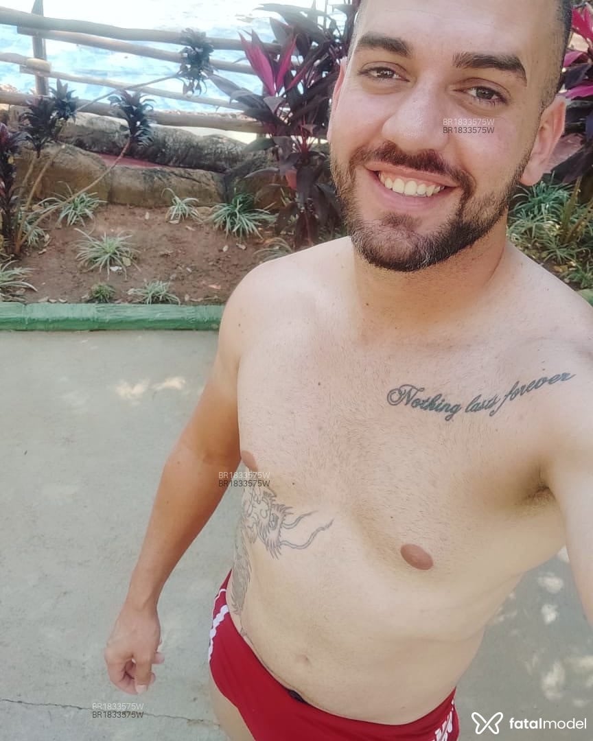 Acompanhante homem com cabelo castanho de olhos verdes em Uberlândia - Diego