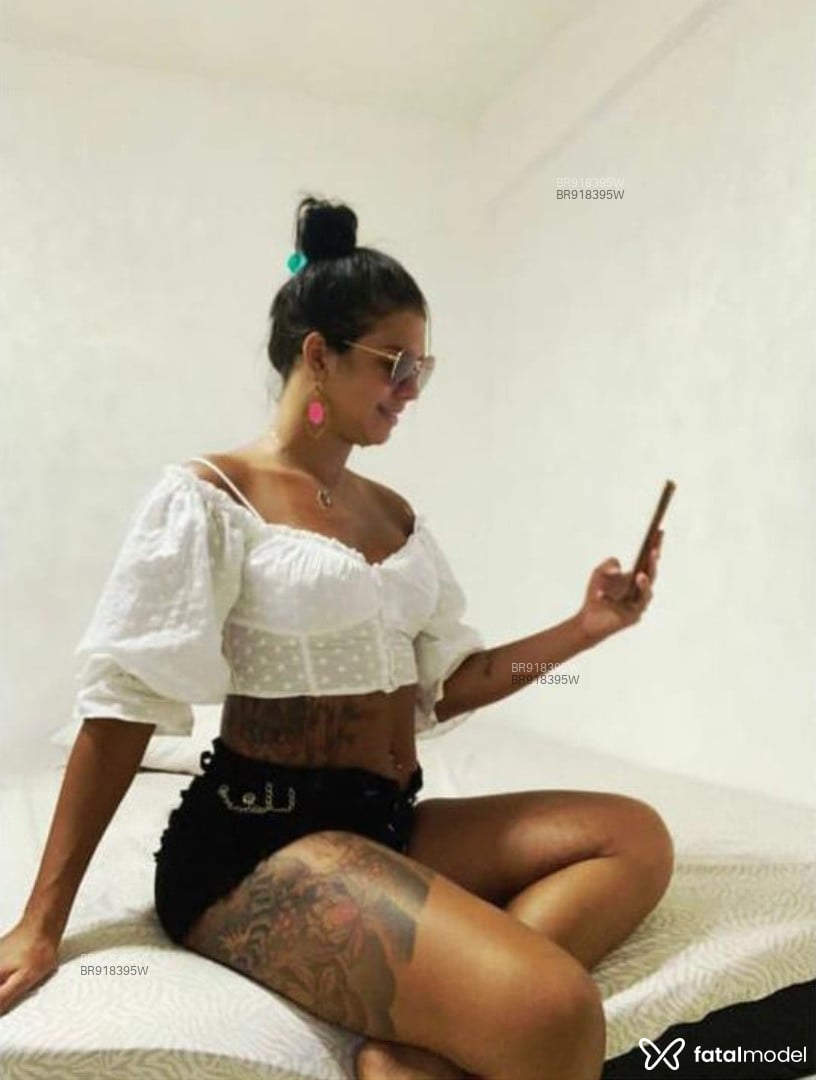 Acompanhante trans morena (o) de olhos pretos - Lizandra tavares