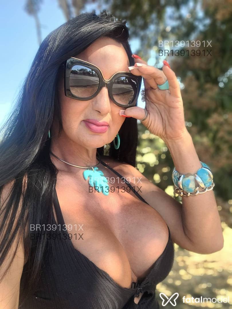 Acompanhante travesti com cabelo castanho de olhos castanhos em Urânia Acompanhante travesti com cabelo castanho de olhos castanhos em Urânia - Pamela luxuria