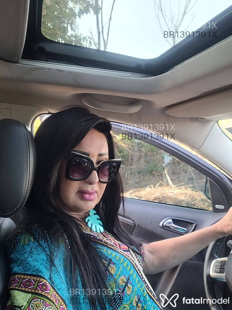 Acompanhante travesti com cabelo castanho de olhos castanhos em Urânia Acompanhante travesti com cabelo castanho de olhos castanhos em Urânia - Pamela luxuria