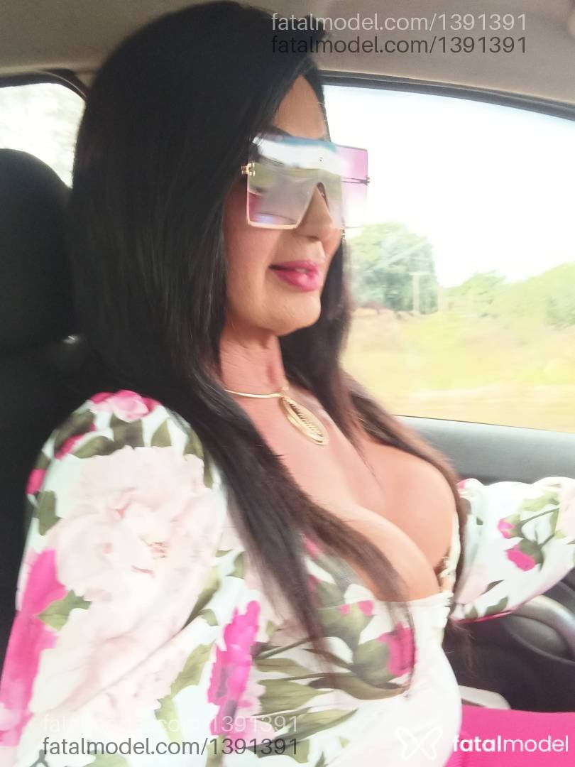 Acompanhante travesti com cabelo castanho de olhos castanhos - Monique Fachini