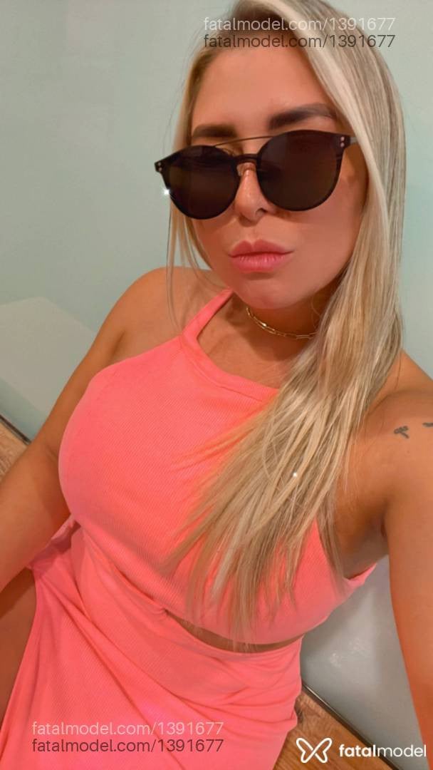 Acompanhante mulher loira (o) de olhos castanhos - BABI MILANNO