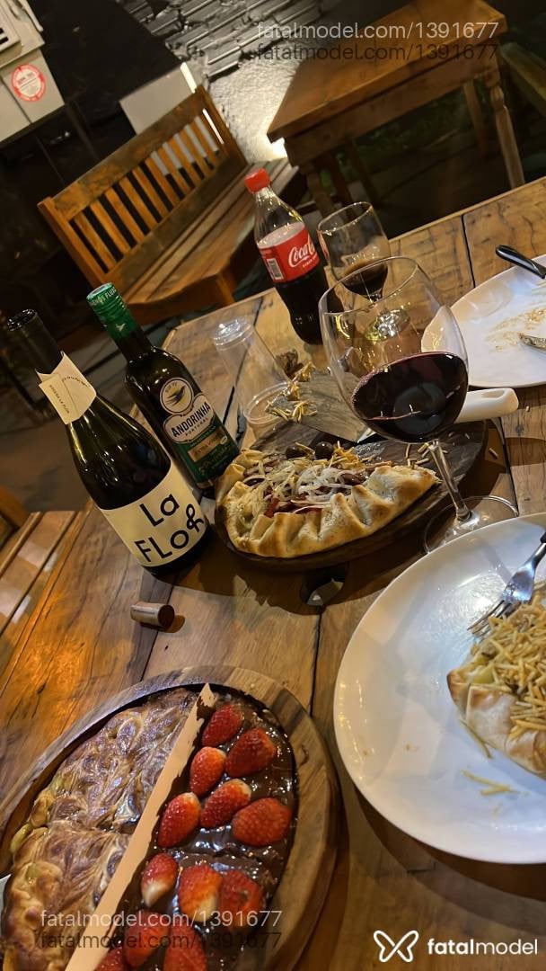 Acompanhante mulher loira (o) de olhos castanhos - BABI MILANNO