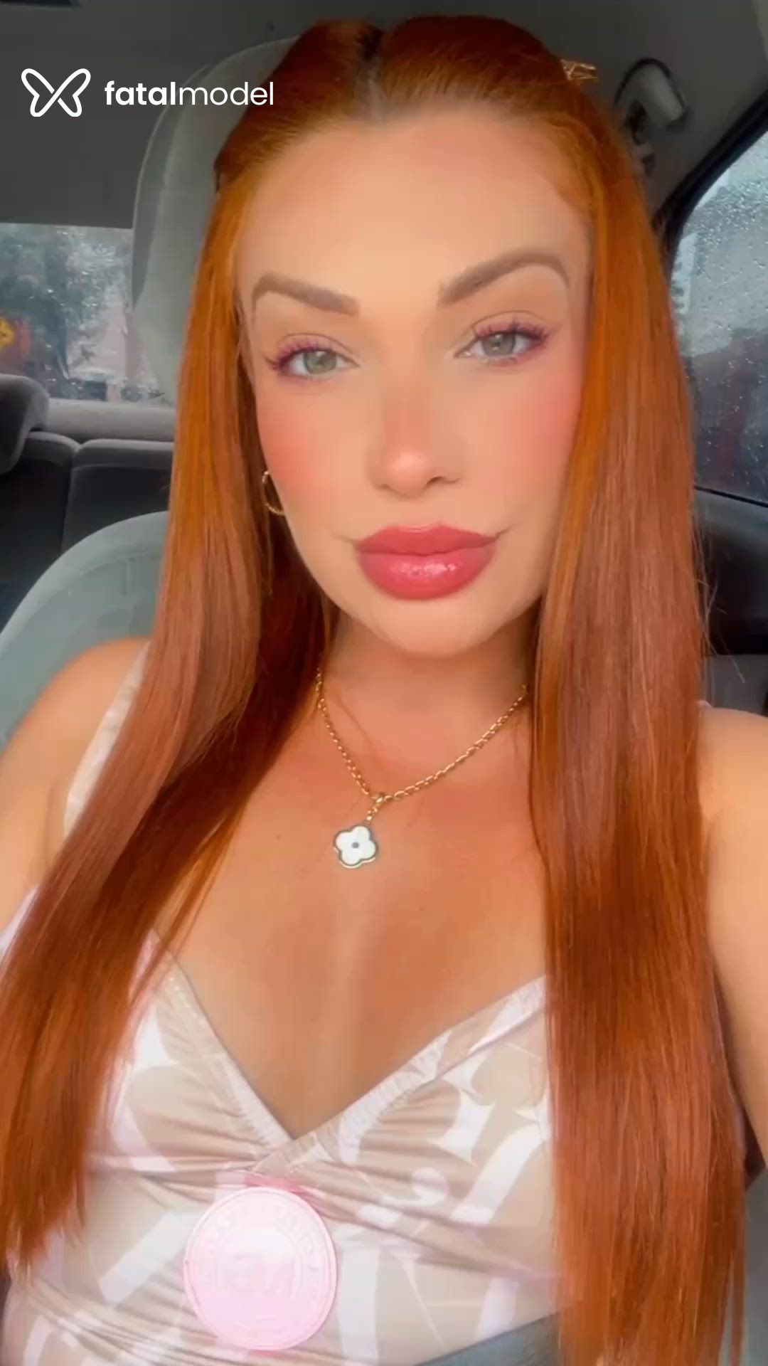 Acompanhante mulher ruiva (o) de olhos verdes - Valentina Santy Acompanhante mulher ruiva (o) de olhos verdes - Valentina Santy