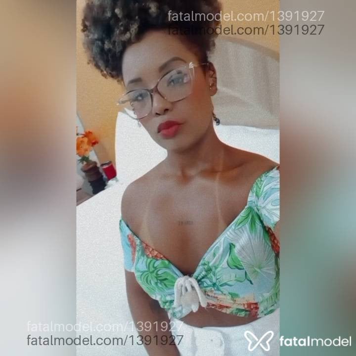Acompanhante mulher com cabelo colorido de olhos castanhos em Curvelo - Maju queiroz