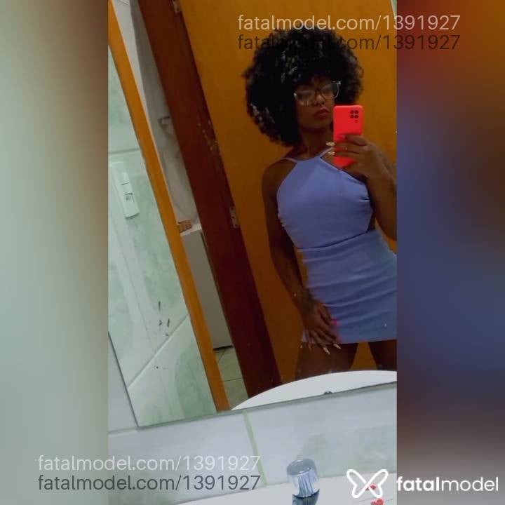 Acompanhante mulher com cabelo colorido de olhos castanhos em Curvelo - Maju queiroz