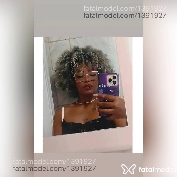 Acompanhante mulher com cabelo colorido de olhos castanhos em Curvelo - Maju queiroz