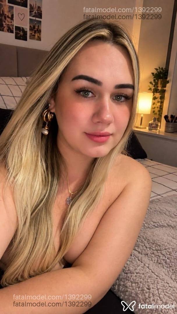 Acompanhante mulher trans loira (o) de olhos verdes - Samy Shimada