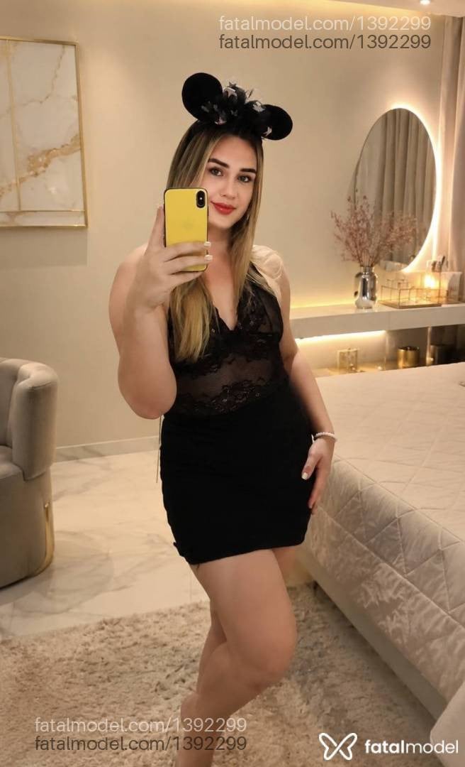 Acompanhante mulher trans loira (o) de olhos verdes - Samy Shimada
