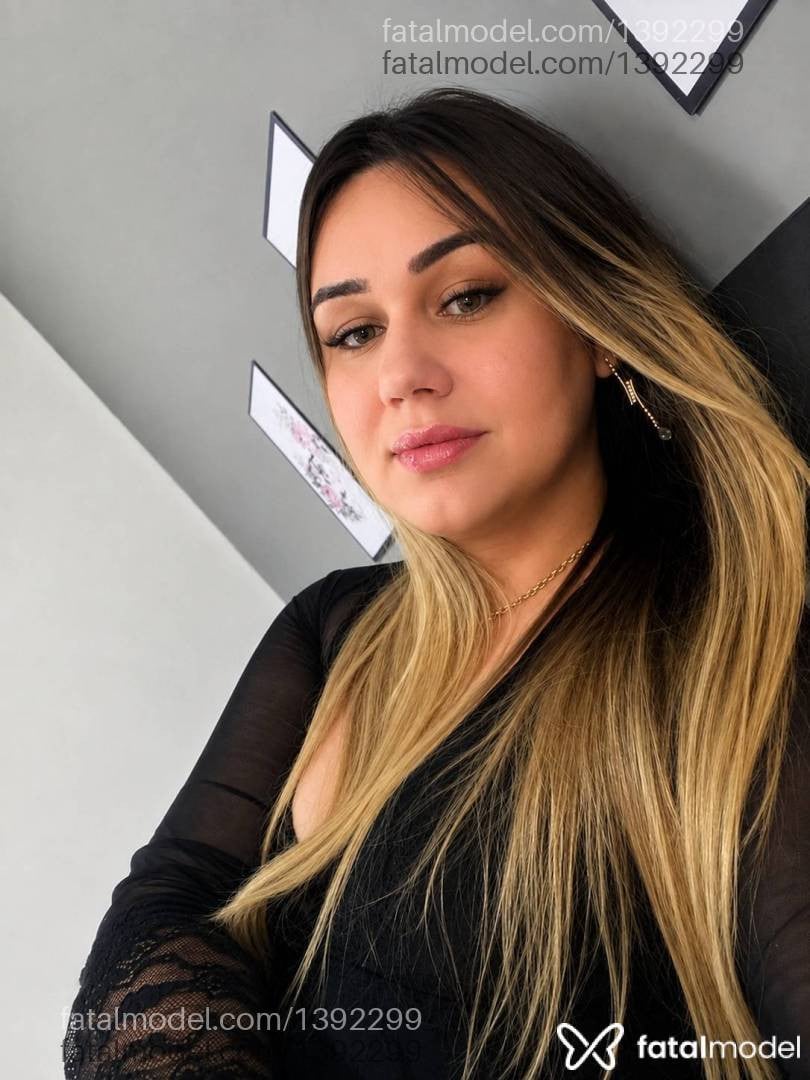 Acompanhante mulher trans loira (o) de olhos verdes - Samy Shimada