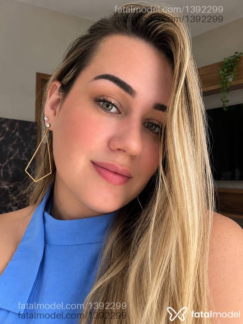 Acompanhante mulher trans loira (o) de olhos verdes - Samy Shimada