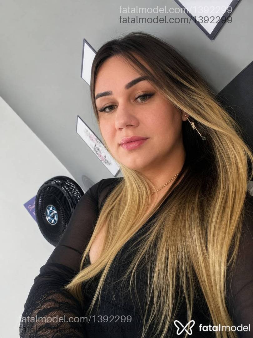 Acompanhante mulher trans loira (o) de olhos verdes - Samy Shimada