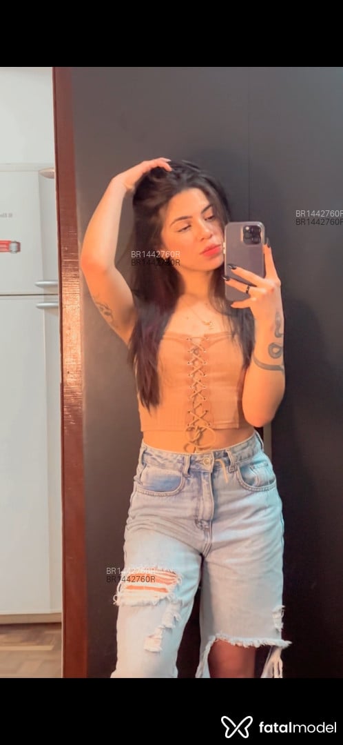 Acompanhante mulher com cabelo castanho de olhos castanhos em Virtual - Mel Roux