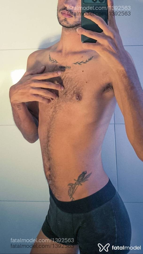 Acompanhante homem com cabelo castanho de olhos castanhos em Sete Lagoas - Passdot