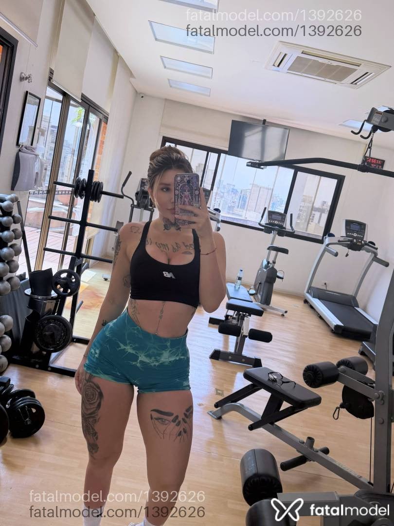 Acompanhante mulher loira (o) de olhos castanhos - Izabella prado