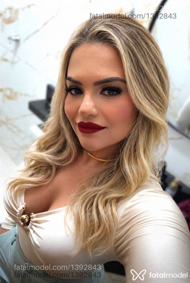 Acompanhante mulher loira (o) de olhos mel - Nayara Monteiro Acompanhante mulher loira (o) de olhos mel - Nayara Monteiro