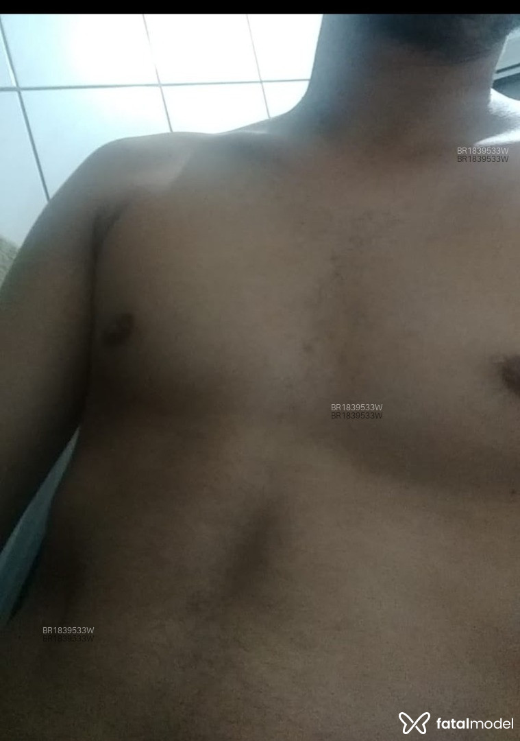 Acompanhante homem com cabelo castanho de olhos castanhos em Joinville - Salvator