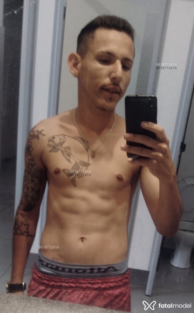 Acompanhante homem com cabelo castanho de olhos castanhos em Navegantes Acompanhante homem com cabelo castanho de olhos castanhos em Navegantes - Micks
