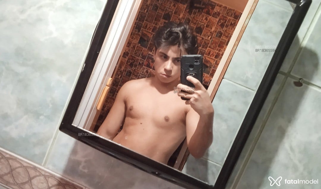 Acompanhante homem com cabelo castanho de olhos castanhos - Igor Velasco