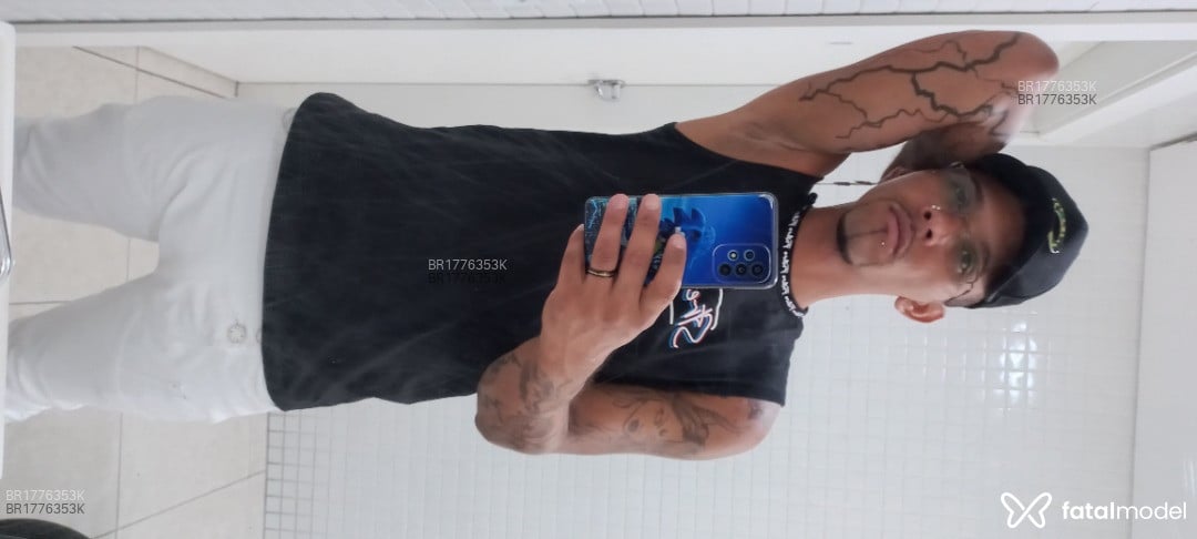 Acompanhante homem com cabelo castanho de olhos castanhos em São Paulo Acompanhante homem com cabelo castanho de olhos castanhos em São Paulo - Jhonatan