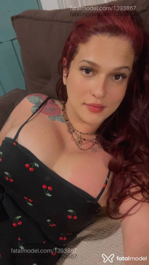 Acompanhante mulher trans com cabelo castanho de olhos castanhos - Luana Rodrigues