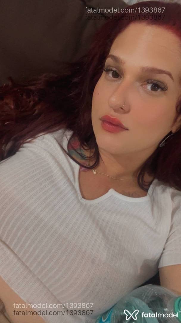 Acompanhante mulher trans com cabelo castanho de olhos castanhos - Luana Rodrigues