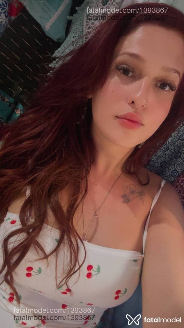 Acompanhante mulher trans com cabelo castanho de olhos castanhos - Luana Rodrigues