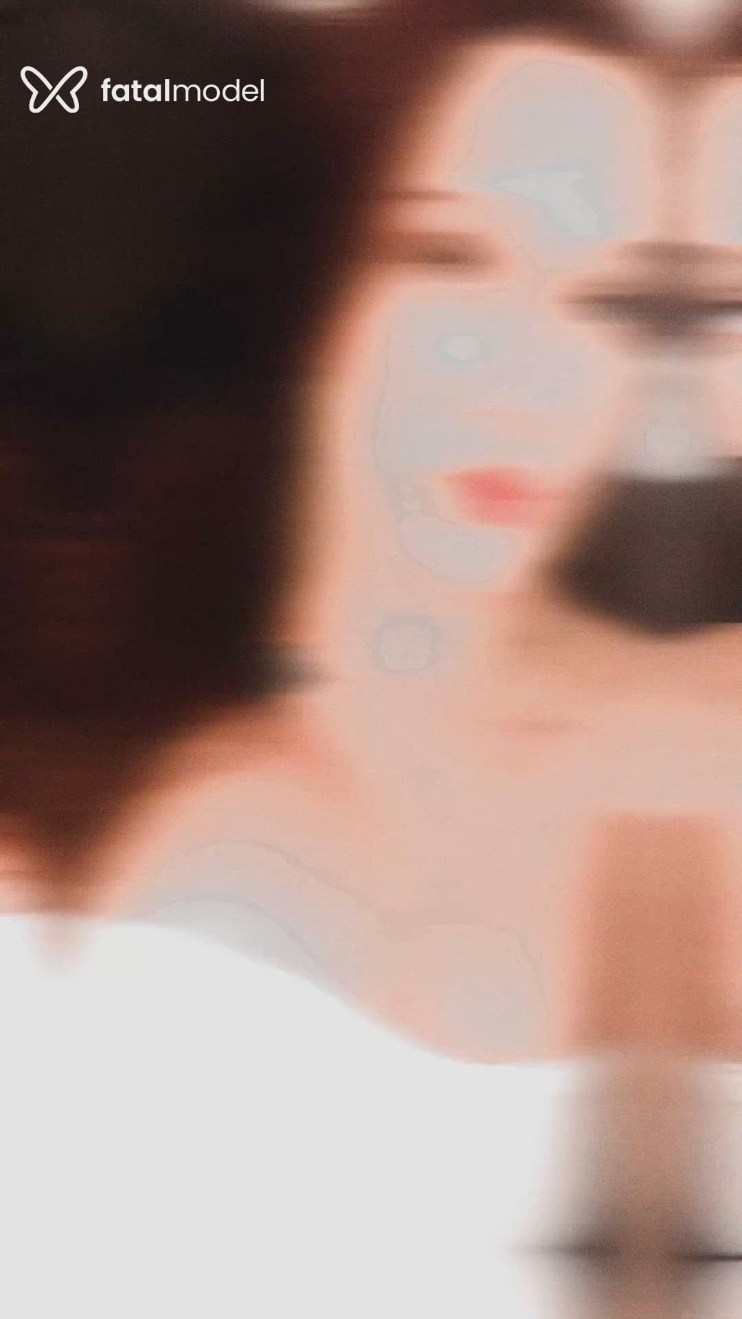 Acompanhante mulher trans com cabelo castanho de olhos castanhos - Luana Rodrigues