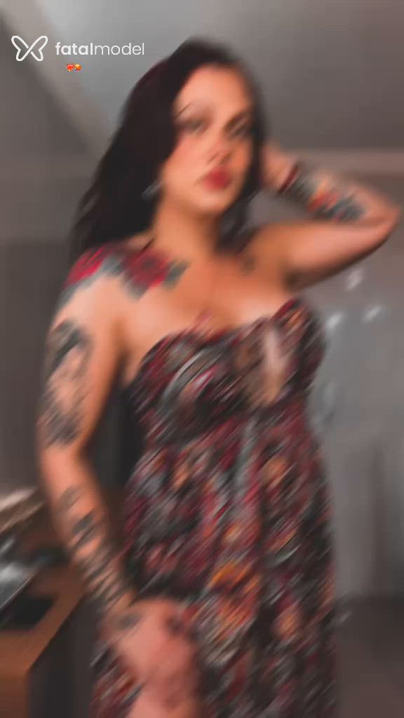 Acompanhante mulher trans com cabelo castanho de olhos castanhos - Luana Rodrigues