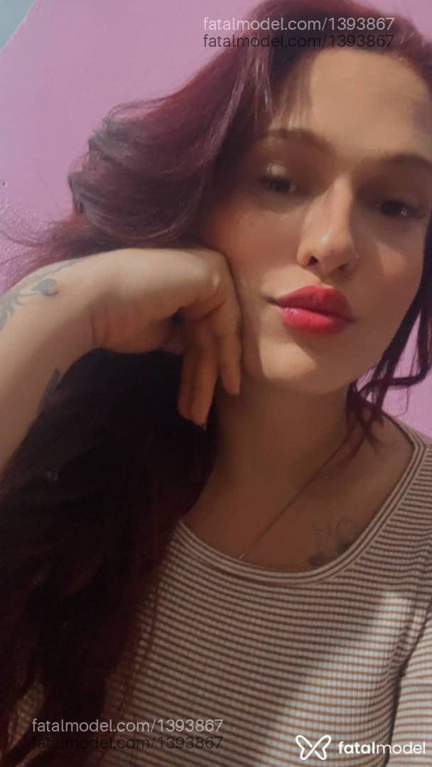 Acompanhante mulher trans com cabelo castanho de olhos castanhos em Anápolis - Luana Rodrigues