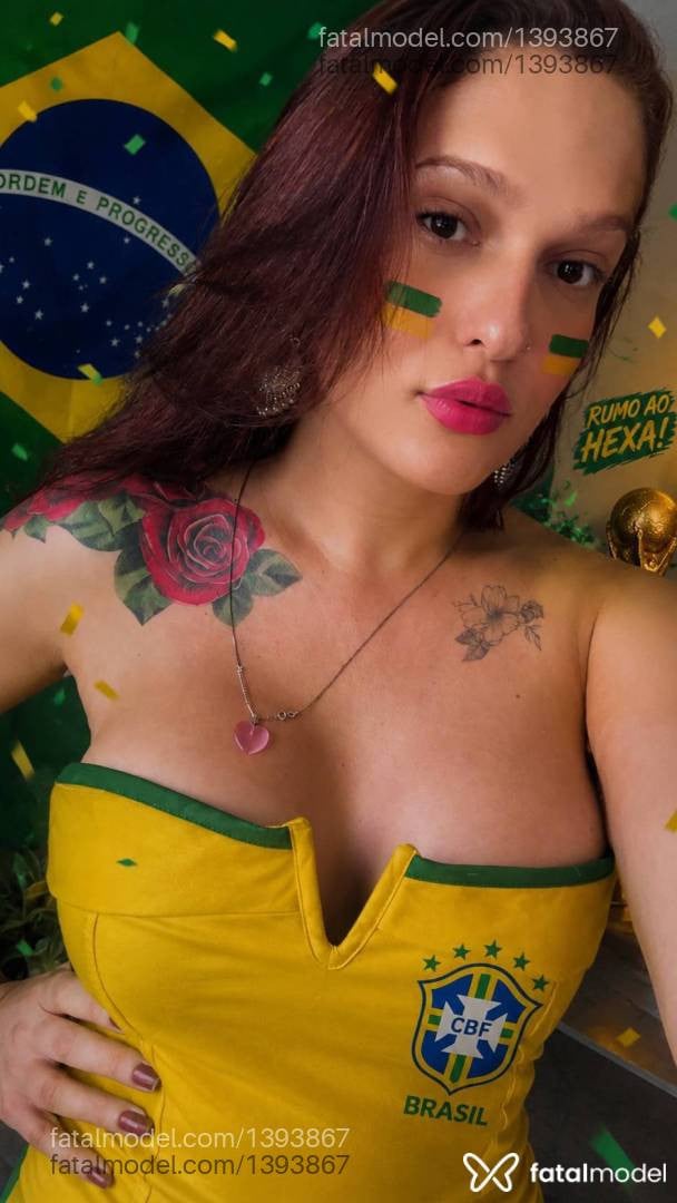 Acompanhante mulher trans com cabelo castanho de olhos castanhos em Anápolis - Luana Rodrigues